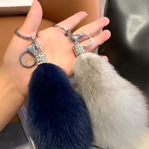Furs Tail Keychain Tail Pendant for Women Girl Handbag Backpack Decorative Faux Furs Keychain Furs Tail Pendant Keychain