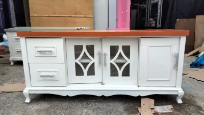 Meja TV Minimalis Bahan kokoh kuat