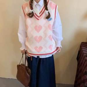 Áo Khoác Gile Len Cổ Tym Thêu Tim Phối Viền Xinh Xắn Phong Cách Hàn Quốc Xinh Xắn Trẻ Trung