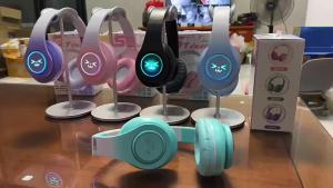 หูฟังบลูทูธไร้สาย มีแสงไฟLED หูฟังบลูทูธครอบหู เล่นเกม/ฟังเพลง ใช้ได้ทั้งคอมและมือถือ เสียงใสเสียง4D ชาร์จUSBพับเก็บได้