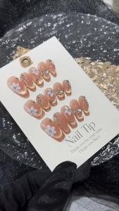 【HANDMADE+Free Glue】Press on Nails Sweet Blush Flashing Cat Eye 3D Pinch Flower Phototherapy Fake Nail Patch Artificial Nail Reusable