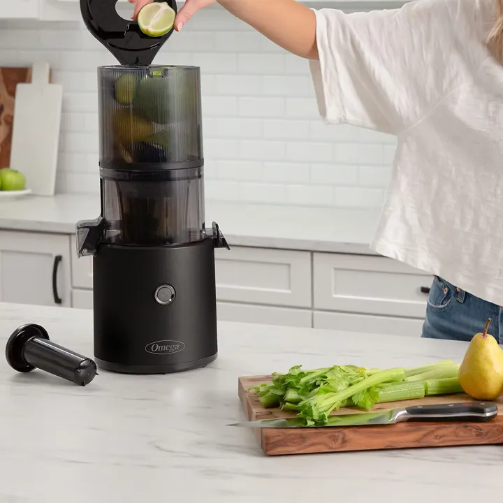 Us%20purchasing%20Omega%20Juicer%20JC2022BK11%20slow%20juicer%20cold%20pressed%20fruit%20juicer%20110v%20-%20Image%202