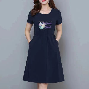 ชุดเดรสสำหรับผู้หญิงแขนสั้นเสื้อสีดำพิมพ์ลายชุดยาวปานกลางทรงหลวมชุดเดรสมีกระเป๋า