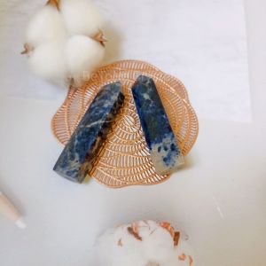 Trụ đá Sodalite đá thanh tẩy