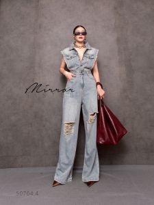 จัมพ์สูทยีนส์แขนกุด สายแฟสุดชิค จบในตัวเดียว ดีเทลเท่ห์..เก๋ทั้งตัว ช่วงบนสวยมากช่วงแขนแต่งรุ่ยๆ มีกระเป๋าฝาปิดด้านหน้า2ข้าง การตัดเย็บเดินตะเข็บสวย เข้ารูปช่วงเอว มีกระเป๋าล้วงได้2ข้างลำตัว