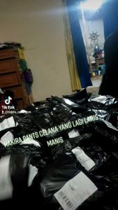 CELANA HINATA CRINKEL PREMIUM MODEL TERBARU