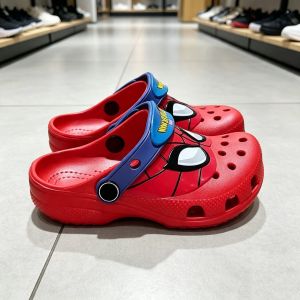 Crocs Dép trẻ em dòng  giày đi biển dép sandal mũi kín chống trơn trượt và thoáng khí.