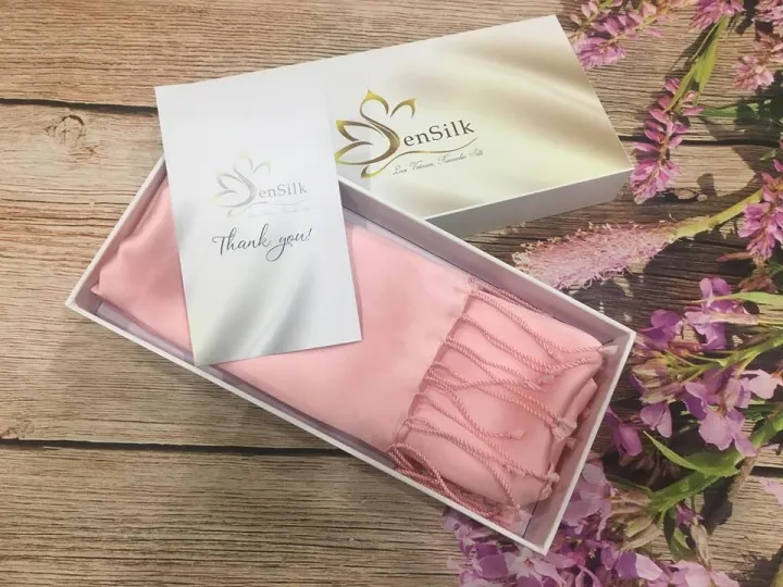 Kh%C4%83n%20L%E1%BB%A5a%20T%C6%A1%20T%E1%BA%B1m%20SenSilk%20Luxury%20H%E1%BB%93ng%20-%20Image%205