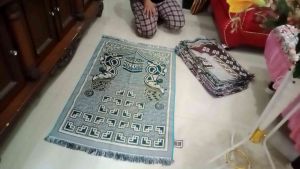 Sajadah Traveling Terlaris Ukuran Lebar: Hadiah & Souvenir Haji dan Umroh