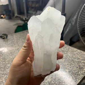 1 viên đá thạch anh trắng tự nhiên dùng làm trang trí decor thanh tẩy ( đá thật chuẩn việt )k89 700g