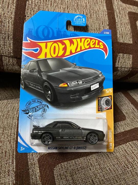 Hotwheel r32 hotsell