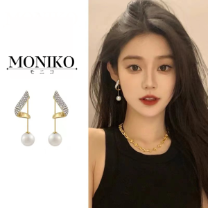 MONIKO 18K Gold Plated Pearl Stud Earrings: A Stylish & Durable Jewelry Choice