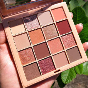 High-gloss eye shadow plate glitter pearl matte sequins waterproof color wet powder mashed potatoes do not faint lasting beginners