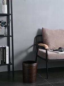 【eoxjk】ถังขยะที่มีฝาปิดถังขยะวินเทจเลียนแบบลายไม้ถังขยะสามารถห้องครัวที่บ้านห้องน้ำห้องน้ำห้องนั่งเล่นสร้างสรรค์ห้องนอนสำนักงานขนาดใหญ่แสงหรูหรา