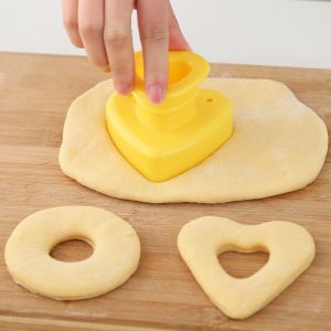 HOME BEST 1pc Donut Mold Diy Decorating Tools Large Doughnut Mould Food Biscuit Pastry Bakeware Desserts Bread Cutter Maker Baking Supplies Kitchen Tool FZ1-0190