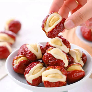 1KG Táo đỏ Tân Cương kẹp sữa Lạc Đà nhân hạt điều loại ngondate luôn mới
