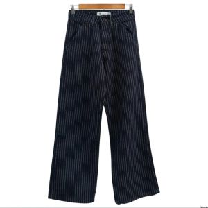 Women Chalk Striped Wide Leg Jeans Inseam 29"