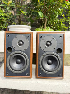 Bán cặp loa Nghe Nhạc Booksheolf Onkyo D-102A Hàng Đấu Mạng về chất âm cực kỳ sạch sẽ chi tiết zá bán 2tr6 mua ip shop