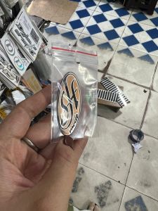 Logo SH Mode dán ở mặt nạ trước xe.(giá 1 cái)
