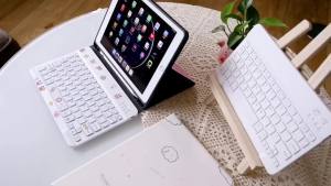 7นิ้วไร้สายบลูทูธคีย์บอร์ดเรืองแสงน้ำหนักเบาพกพาเหมาะสำหรับแล็ปท็อป Pad คีย์บอร์ด7สีภาษาพื้นเมือง