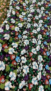 [HCM] Vải lụa cao cấp . Họa tiết bông độc lạ . Thích hợp mấy áo dài đầm áo .Chất vải dày mịn ko cần lót . Khổ 1m5