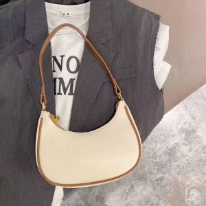 【COD/Original】NEW ARRIVAL minimalist plain stylish leather sling shoulder baguette bag