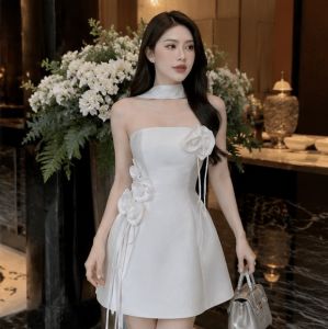 AM158 Elegant White Strapless Dress with Floral Detail and Chic Design Perfect for Special Occasions