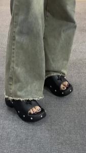 [Free Shipping] Womens thick-soled chunky-heeled sandals perfect for summer wear featuring a thick sole and a new 2025 design ideal for the beach