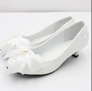wedding high heels Baru Sepatu Pengantin Putih Sepatu Pengiring Pengantin Hak Rendah Sepatu Pernikahan