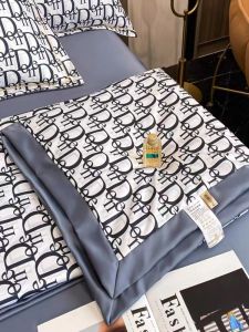 PREMIUM BLANKET SET-4 in 1 Premium Silk Luxury Quality Bedding set Good for Queen King Size Pillowcase Bed Sheet Comforter