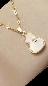 Female influencers stainless steel accessory with a high-end feel copper micro-inlaid zircon pendant fashionable necklace niche collarbone chain jewelry