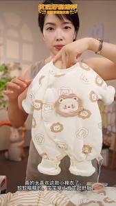 Baby quilted jumpsuit for autumn and winter suitable for newborns A Similar to a hoodie 120g Korean Style Side-Slit Romper Anyang Childrens Clothing