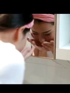 Multifunctional Hot and Cold Facial Massager Skin Tightening and Pore Cleansing Device for Home Skincare