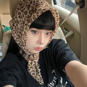 Y2K Lace Triangle Headscarf Retro Leopard Print Elegant Silk Scarf Shawl Leopard Small Square Scarf Sweet Cool Style Headwear