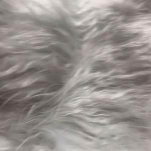 ผ้าขนมิ้งค์ ฟรุ้งฟริ้ง ไม่เย็บขอบ ขนาด 75x45cm ราคา 120บาท สีขาว