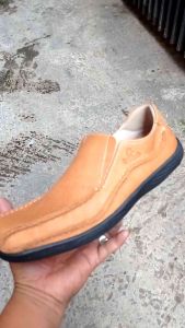 SEPATU PRIA KULIT