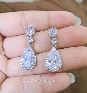 Anting Perak Anggun Berlian Kristal Mewah Premium Titanium 22K