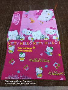Urung sarung bantal hello kitty resleting obras buat isian kapuk kain katun tebal halus