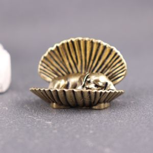 DOOUR Seashell Shape Shell Dog Figurine Animal Antique Brass Dog Miniature Figurine Gifts Mini Brass Puppy Statue Seashell Dog Decor
