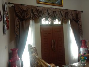 GORDEN PONI GELOM BANG GORDEN MEWAH GORDEN BERNUANSA KLASIK GORDEN PINTU GORDEN JENDELA GORDEN PINTU UTAMA GOEDEN SEKAT RUANG TAMU GORDEN PINTU KAMAR GORDEN PERHOTELAN  GORDEN GERBANG  GORDEN KACA 2 DAUN