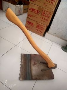 PACUL PASIR GAGANG KAYU / CANGKUL PASIR BERGERIGI