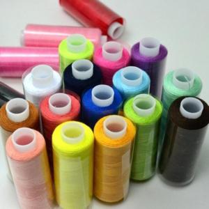 Combo 10 cuộn chỉ màu may vá đẹp long lanh giúp cho công việc may vá hay thêu thùa của bạn sẽ trở nên dễ dàng linh động bất cứ lúc nào