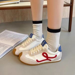 รองเท้าผ้าใบย้อนยุคสำหรับผู้หญิง รองเท้าผ้าใบวิ่งแบบผูกเชือกแฟชั่นเกาหลีรุ่นใหม่