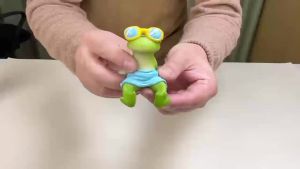 Cute Frog Phone Holder with 6 Anti-Slip Pads Resin Cell Phone Stand Kawaii Animal Desk Phone Holder Universal Fit Smart Mobile Phones Stand Desk Ornaments (Frog)