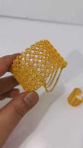 24k ชุดสร้อยข้อมือและแหวนผู้หญิงแบบใหม่สไตล์โบราณพร้อมพู่กลมสีทอง