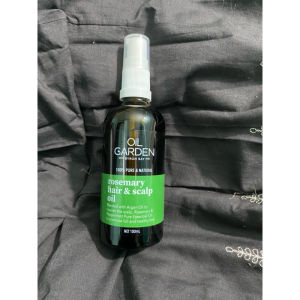 Dầu dưỡng tóc Hương Thảo Rosemary Pure Essential Oil - Oil Garden 100ml - Hàng Úc - cung cấp các chất dinh dưỡng và oxy cần thiết cho nang tóc. Dầu vận chuyển cung cấp dưỡng chất độ ẩm và dưỡng chất cho da đầu và tóc."