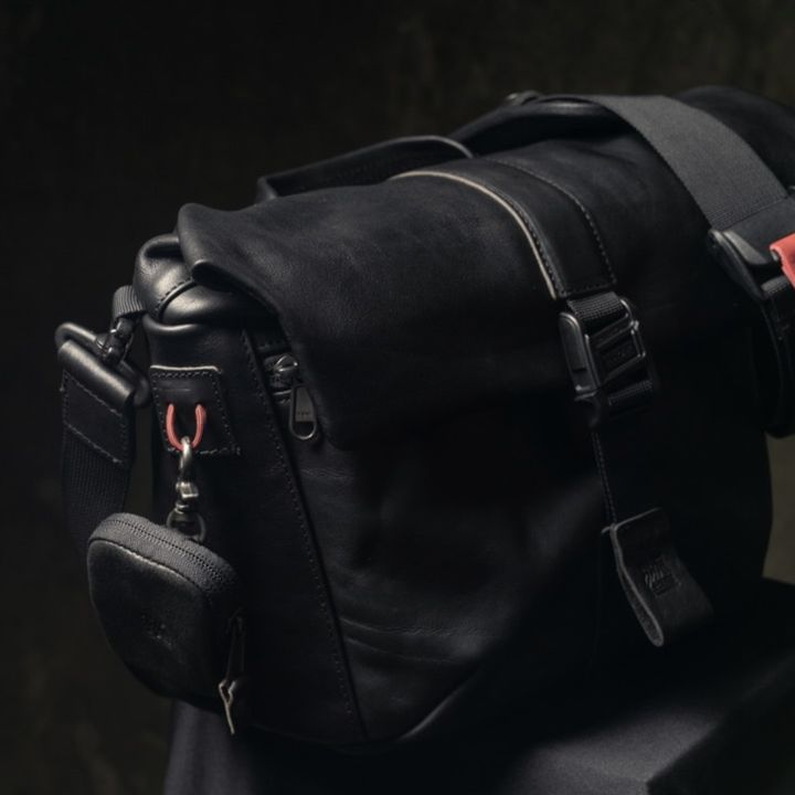 Wotancraft%20PILOT%20LEATHER%20TRAVEL%20CAMERA%20BAG%207L%20UPGRADED%20-%20Image%203