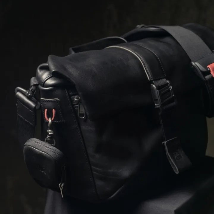 Wotancraft%20PILOT%20LEATHER%20TRAVEL%20CAMERA%20BAG%207L%20UPGRADED%20-%20Image%203