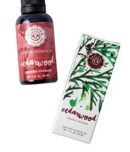 Tinh Dầu Gỗ Tuyết Tùng Woolzies Cedarwood JUNIPERUS VIRGINIANA 100% PURE ESSENTIAL OIL nguyên chất 30ml của Mỹ