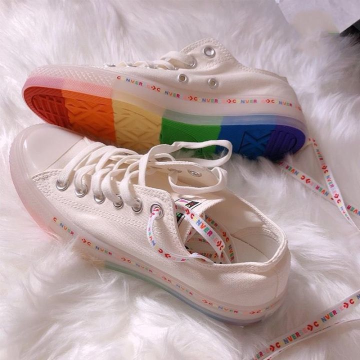 Converse with outlet rainbow bottom